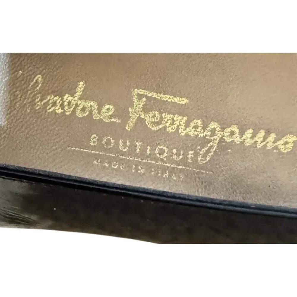 Salvatore Ferragamo Black Patent Leather Heels Sz 8.5 AA Gold Buckle & Bow Detai